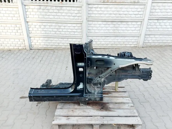 MERCEDES EQC Fram höger fjärdedel OEM del image 4
