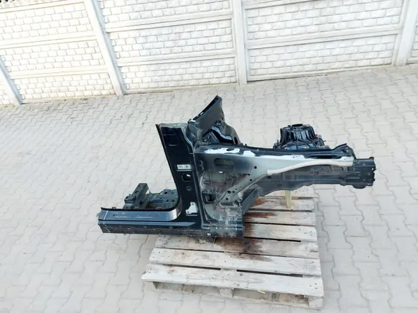 MERCEDES EQC Fram höger fjärdedel OEM del image 7