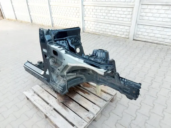 MERCEDES EQC Fram höger fjärdedel OEM del image 8