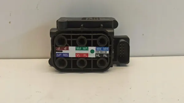 Audi A6 C7 Ilmajakaja OEM 4H0616013 image 2