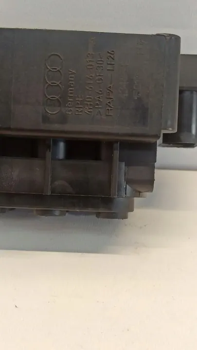 Audi A6 C7 Ilmajakaja OEM 4H0616013 image 3