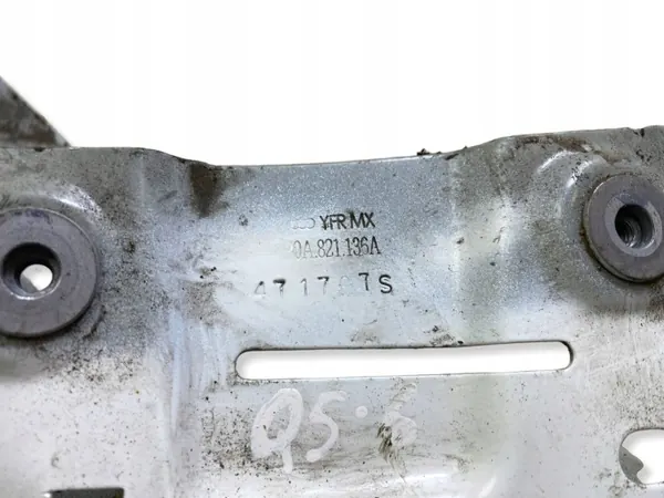 Spatbordsteun voor rechts OEM 80A821136A Audi Q5 image 6