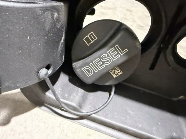 BMW X5 G05 LCI polttoainekansi OEM KLAPKA WLEWU image 4