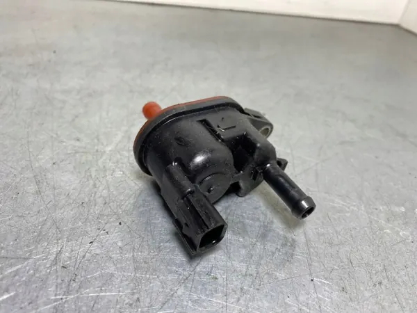 Subaru Kraftstoffdampfventil OEM FBZ16902 - Gebraucht image 2