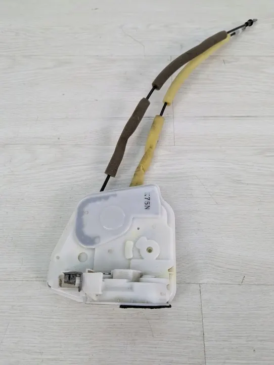 Mazda CX3 Linke Vordertürverriegelung OEM H77-H79-L2 image 2