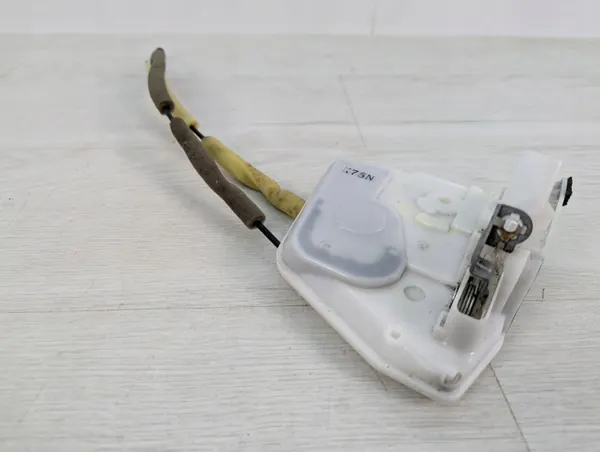 Mazda CX3 Linke Vordertürverriegelung OEM H77-H79-L2 image 3