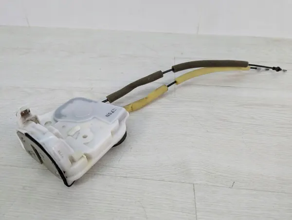 Mazda CX3 Linke Vordertürverriegelung OEM H77-H79-L2 image 4