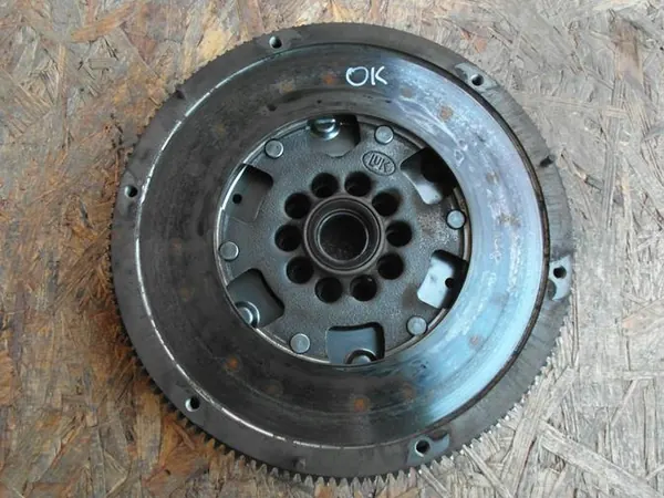 Embreagem GOLF IV BORA 2.8 V6 LUK 022105266J image 7