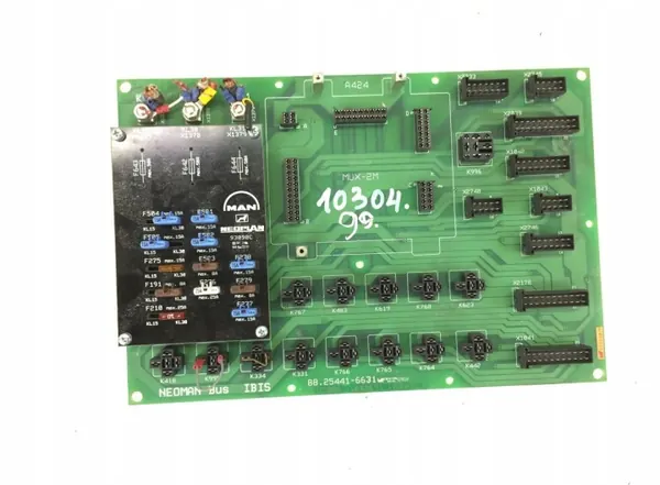 Placa de fusíveis MAN OEM 88254416631 - Estado usado image 3