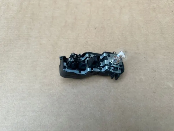 Insertor farol direito FORD AM51-13N004-GA image 2