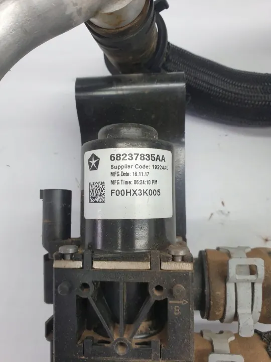 Bomba de circulação de água OEM 68237835AA para Chrysler Pacifica 2019 image 4