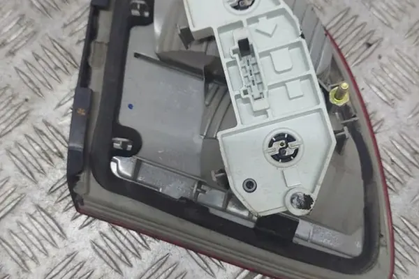 Rechter achterlamp MERCEDES-BENZ E T-MODEL A2118201464 image 2