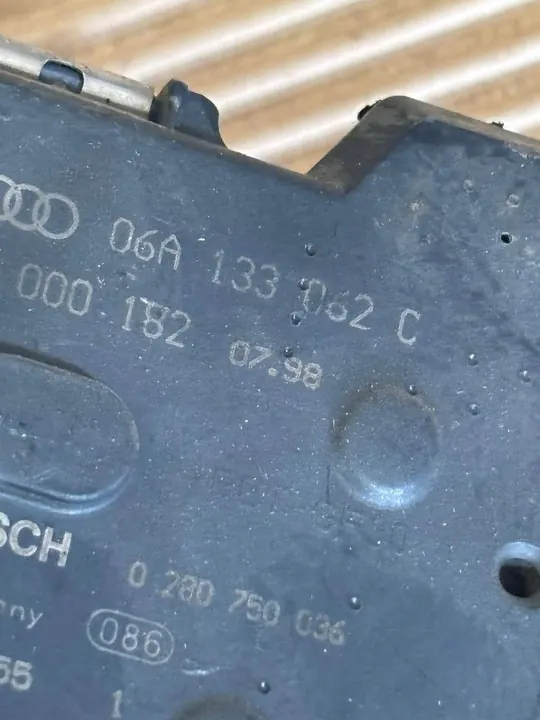 Corpo de borboleta Audi 1.8L Coupé image 2