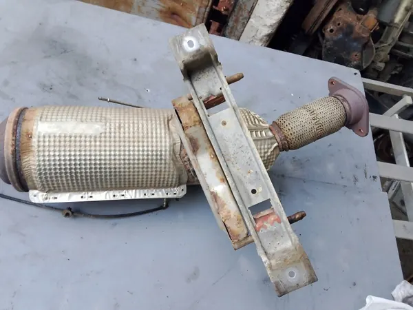 OEM 208023547R C633 DPF Katalysator Gebraucht image 3