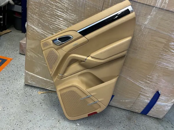 Porsche Cayenne II 7P Rechter Achterdeur Bekleding OEM image 3