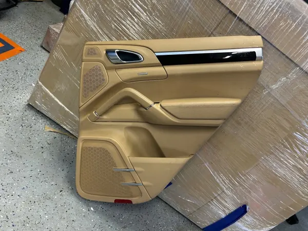 Porsche Cayenne II 7P Rechter Achterdeur Bekleding OEM image 4