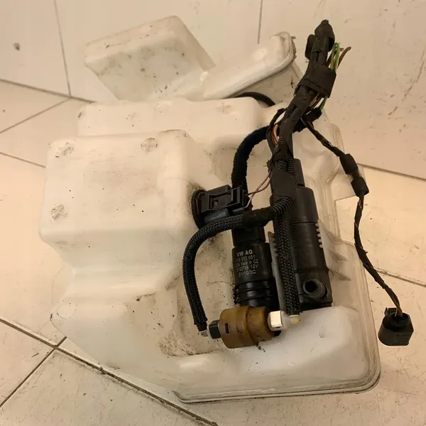 Pyyhkijän säiliöpumppu VW PASSAT B6 3C 2009 OEM image 2