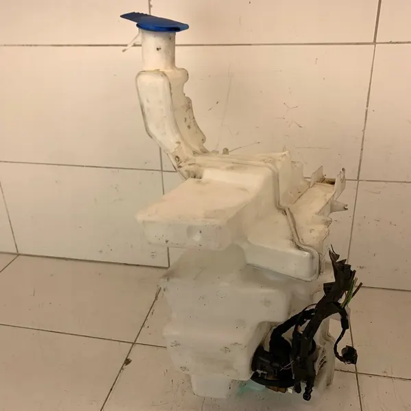 Pyyhkijän säiliöpumppu VW PASSAT B6 3C 2009 OEM image 3