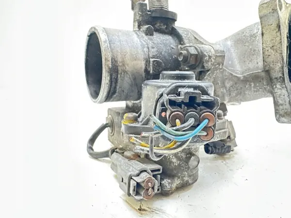 2002 Toyota Avensis Verso Acelerador image 2