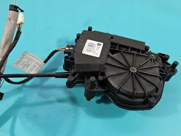 Serrure de coffre OEM 7383561 pour BMW G30 Berline 2017-2020 image 3