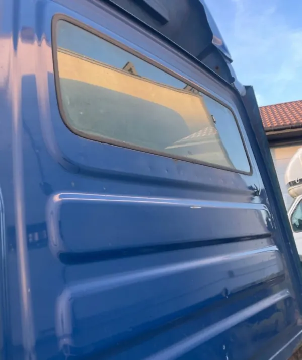 Iveco Daily ohjaamon väliseinälasit OEM SZYBAPO99 99-14 image 2