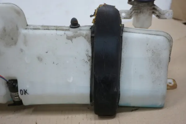 TERRACAN Spolarbehållare & Pump OEM Hyundai image 9