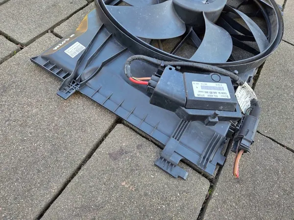 MERCEDES C-KLASA W203 Fläktkåpa A2035000193KZ 400W image 2