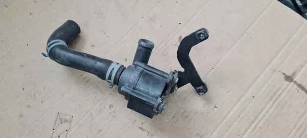 Audi OE 079121601A Waterpomp - Gebruikt image 2