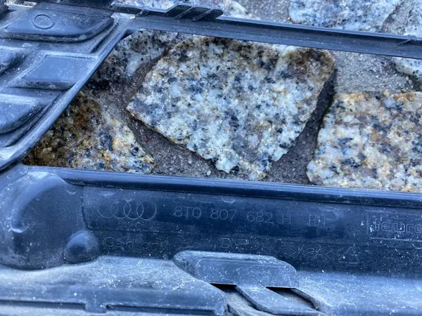 Rejilla de parachoques delantera AUDI A5 B8 LIFT OEM 8T0807682H image 3