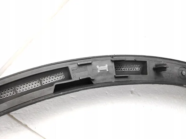 VW Touareg II Oikea Takalokasuoja 7P6854820B image 10