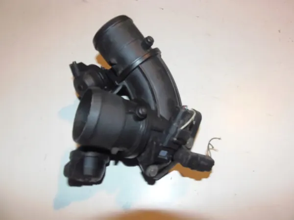 Corps de papillon OEM 9646846380 pour Peugeot 407 2.0 HDI image 4
