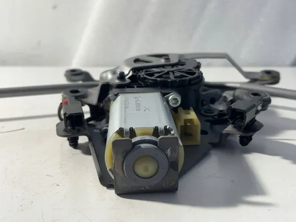 Motor de techo plegable Chevrolet Corvette C8 2021 OEM 84556584 image 3