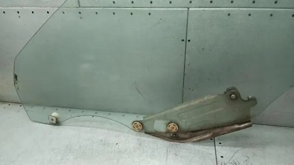 Käytetty vasen etulasi OEM VOLVOMAR-140344 Mazda 323F image 3