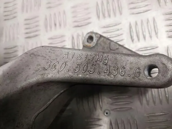 Audi Q3 5U 2015 Bakre höger navhus OEM 3C0505436G image 3