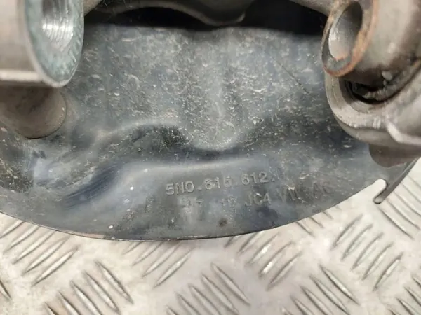 Audi Q3 5U 2015 Bakre höger navhus OEM 3C0505436G image 6