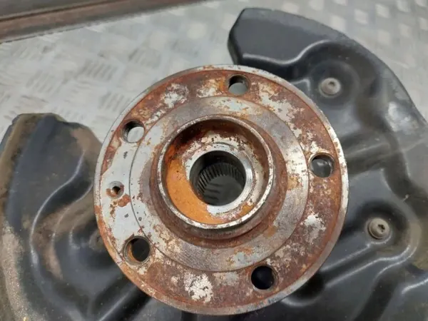 Audi Q3 5U 2015 Bakre höger navhus OEM 3C0505436G image 7