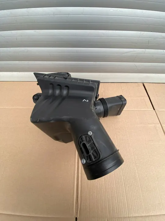 BMW 5 GT F07 Ilmansuodattimen Kotelo 7612014 image 3