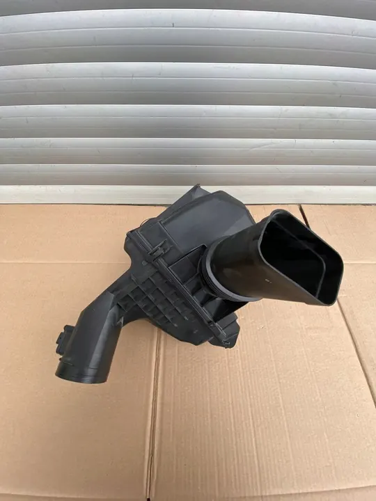 BMW 5 GT F07 Ilmansuodattimen Kotelo 7612014 image 4