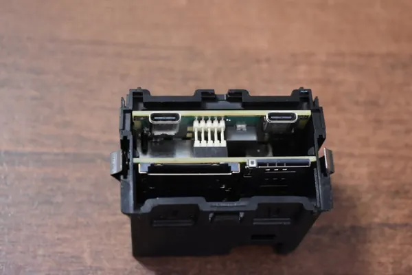USB-C-moduuli OEM 95B035736A SD/SIM-lukijalla image 2