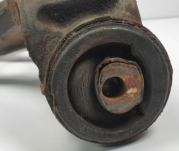 Braccio di Controllo Anteriore Destro Inferiore Porsche Cayenne image 2