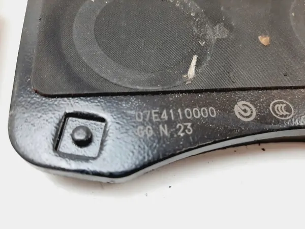 Pastillas de freno delanteras Tesla Model Y OEM 07E4110000 image 5