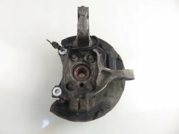 Etuoikea Pyöränapa OEM E1GC3K170 - Käytetty image 8