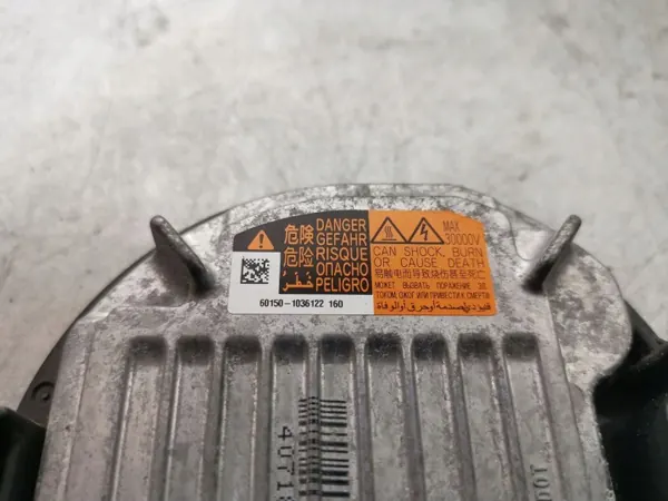 Subaru Xenon Voorschakelapparaat OEM 601501036122 - Gebruikt image 3