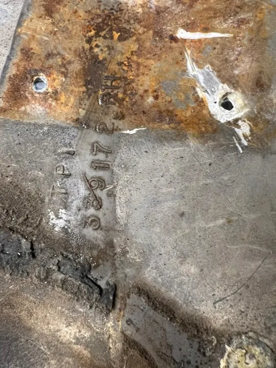 Refuerzo de guardabarros OEM 339172RH para Corvette C3 - Usado image 3