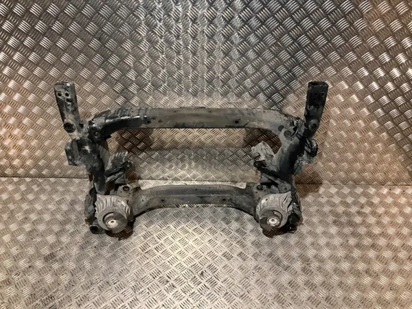 Mercedes-Benz moottoripalkki OEM A2056280057 image 2