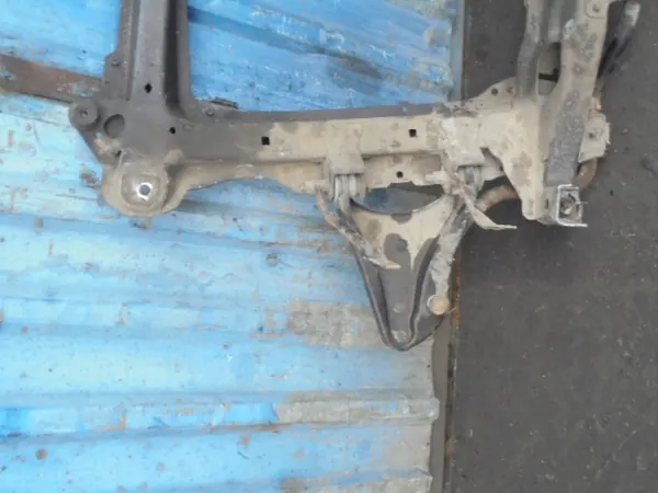 Viga suspensão dianteira OEM AK-12-724050 Renault image 3