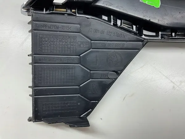 Skoda Rapid (NH) 2014 Vänster Karosseridel image 8