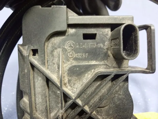 Fecho do Capô Mercedes W246 OEM A2468800460 image 6