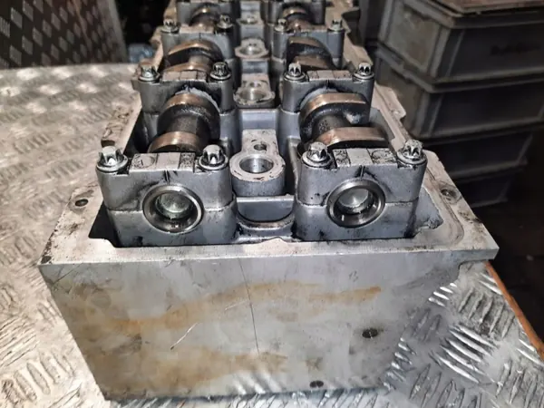 Cabeça de motor usada OEM A61101047205050 Sprinter 2.2 image 3