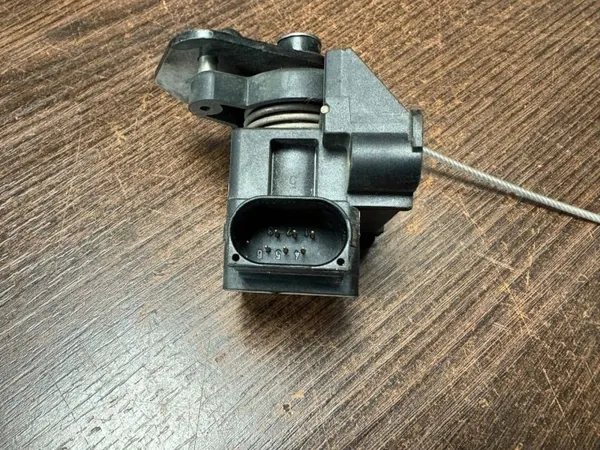 Mercedes-Benz Kaasupotentiometri OEM A1633010328 image 4